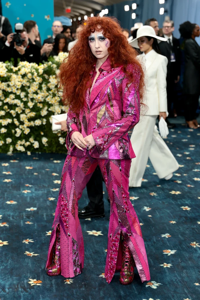 Met Gala 2025: Chappell Roan v modelu z eBay, který jí pomohl dát dohromady kostýmní výtvarník Paul Tazewell