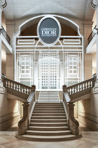 Vy jste ještě neviděli výstavu Christian Dior, návrhář snů? 