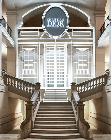 Vy jste ještě neviděli výstavu Christian Dior, návrhář snů? 