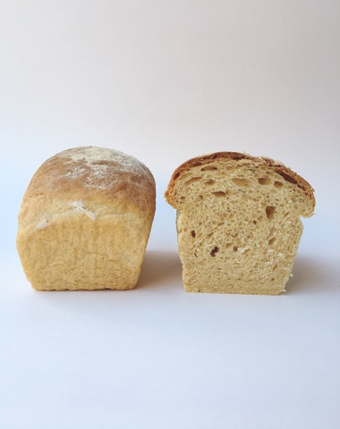 Vogue v kuchyni #15: Toastový chléb à la Acne Studios