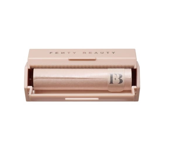 Matující ubrousky Invisimatte, Fenty Beauty, prodává Sephora, 370 Kč