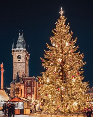 Adventní trhy: Návrat k tradicím, nebo výprodej nostalgie? Adventní trhy: Návrat k tradicím, nebo výprodej nostalgie?