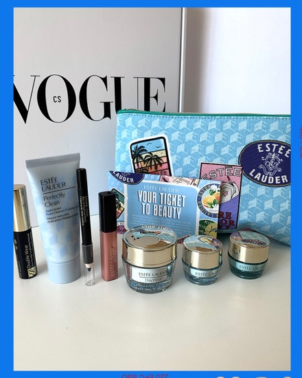 Kosmetický dárek: cestovní taštička s miniaturami produktů od Estée Lauder