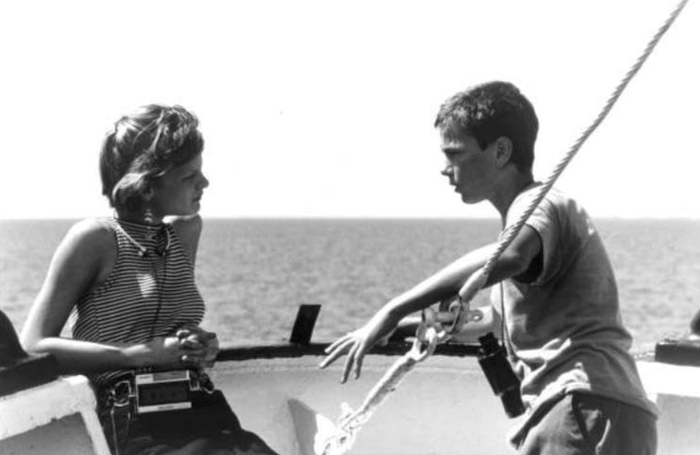 Martha Plimpton a River Phoenix ve filmu Pobřeží moskytů (1986)