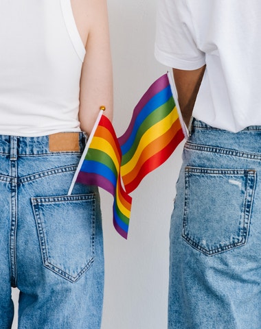 Show Your Pride: Stylové doplňky, které skutečně přispívají k lepší budoucnosti LGBTQ+ 