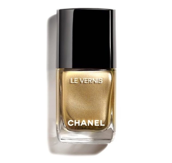 Lak na nehty v odstínu 773 Chaîne d’Or, CHANEL, 740 Kč