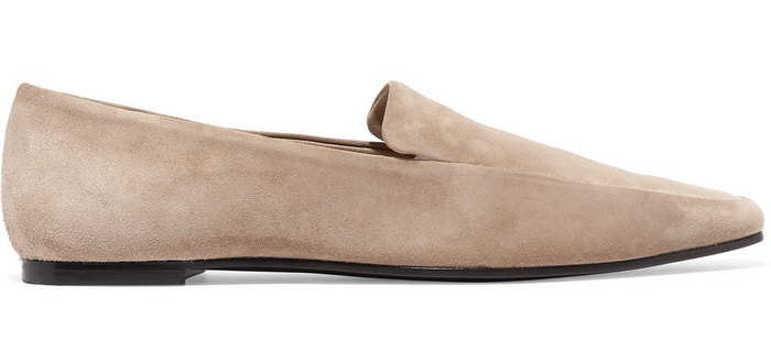 Tělové semišové mokasíny, The Row, prodává Net-a-porter, 690 €