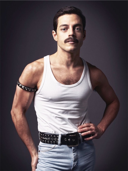 Rami Malek v roli Freddieho Mercuryho v Bohemian Rhapsody