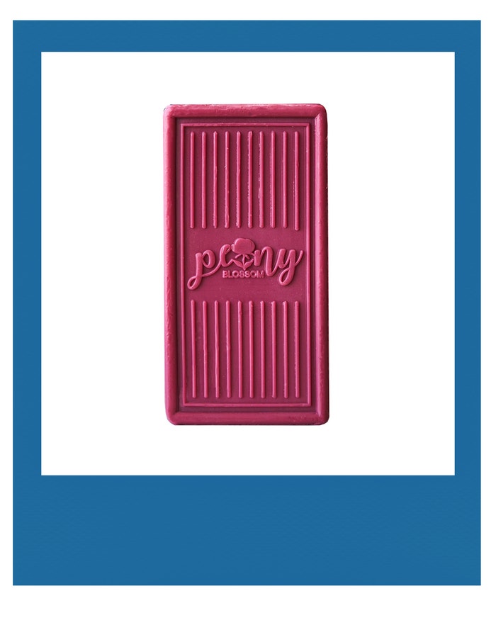 Třikrát mleté mýdlo s vůní pivoněk, MOR, prodává FeelUnique, 15,60 €  Autor: Archiv značky