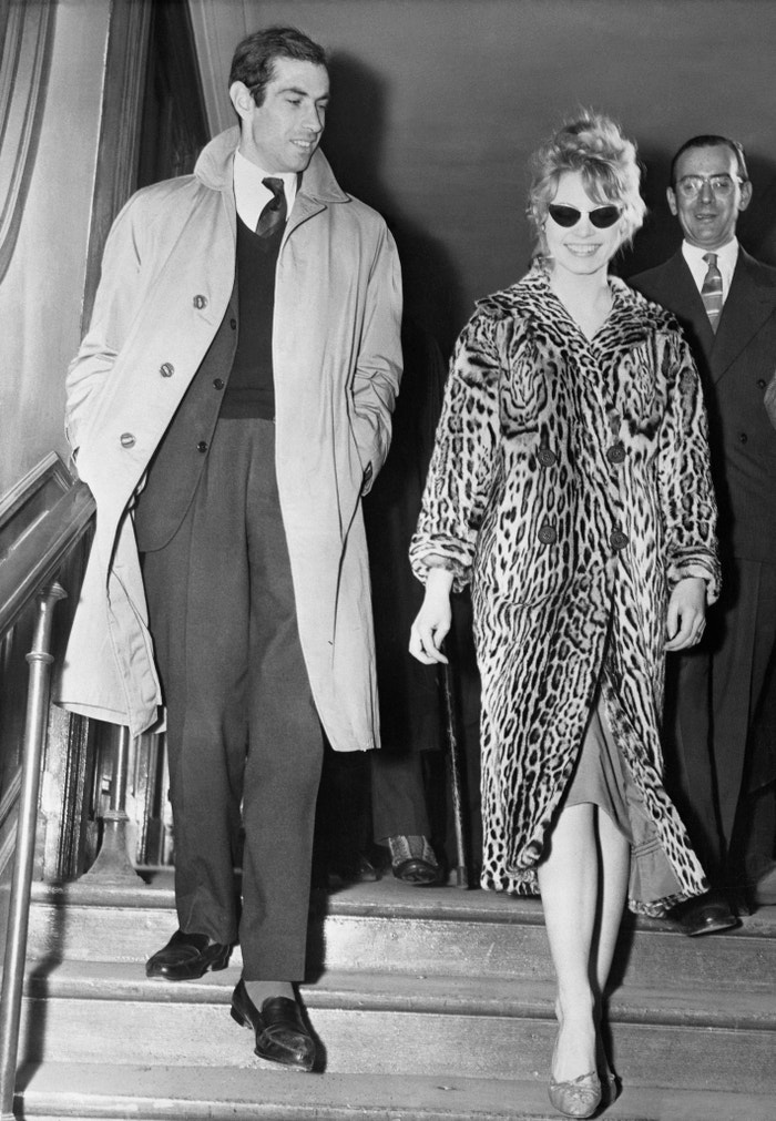 Ikonické cat eye brýle a gepardí kožich. Brigitte Bardot v roce 1957 s tehdejším manželem Rogerem Vadimem Autor: Getty Images