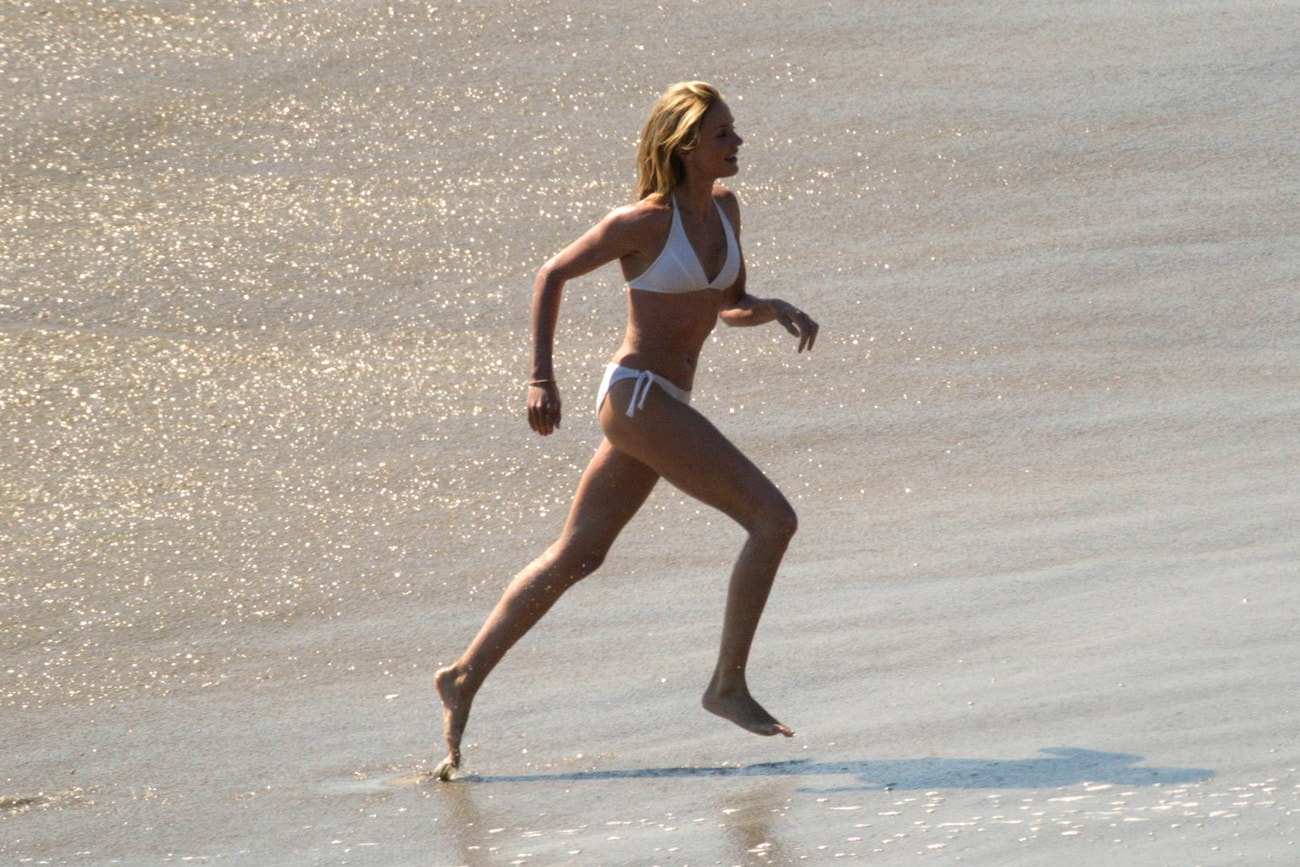 Cameron Diaz při natáčení filmu Charlieho andílci 2, 2002