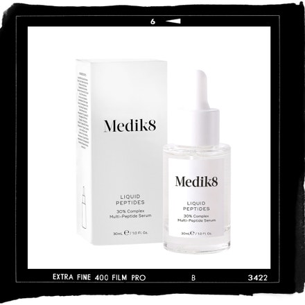 Omlazující sérum Liquid Peptides, MEDIK8, prodává Medaprex, 1350 Kč