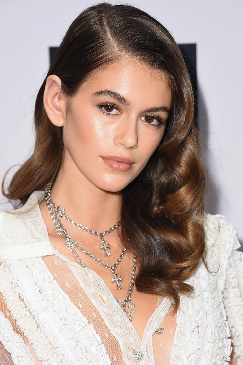 Když se zúčastnila předávání cen Daily Front Row Fashion Media Awards, oslnila všechny přítomné glamour vlnami a svěží pletí.