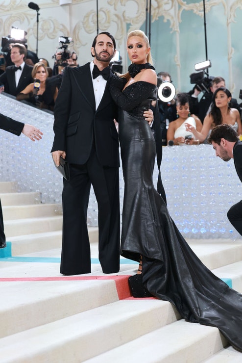 Marc Jacobs a Paris Hilton na Met Gala 2023