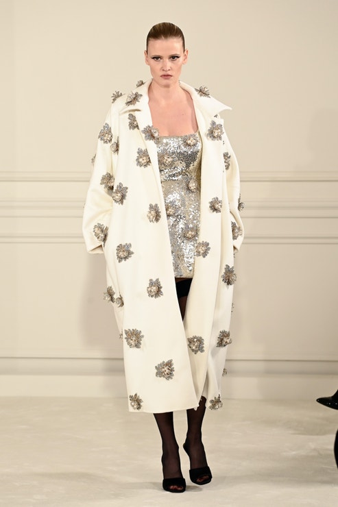 Lara Stone na přehlídce Valentino Haute Couture jaro - léto 2022
