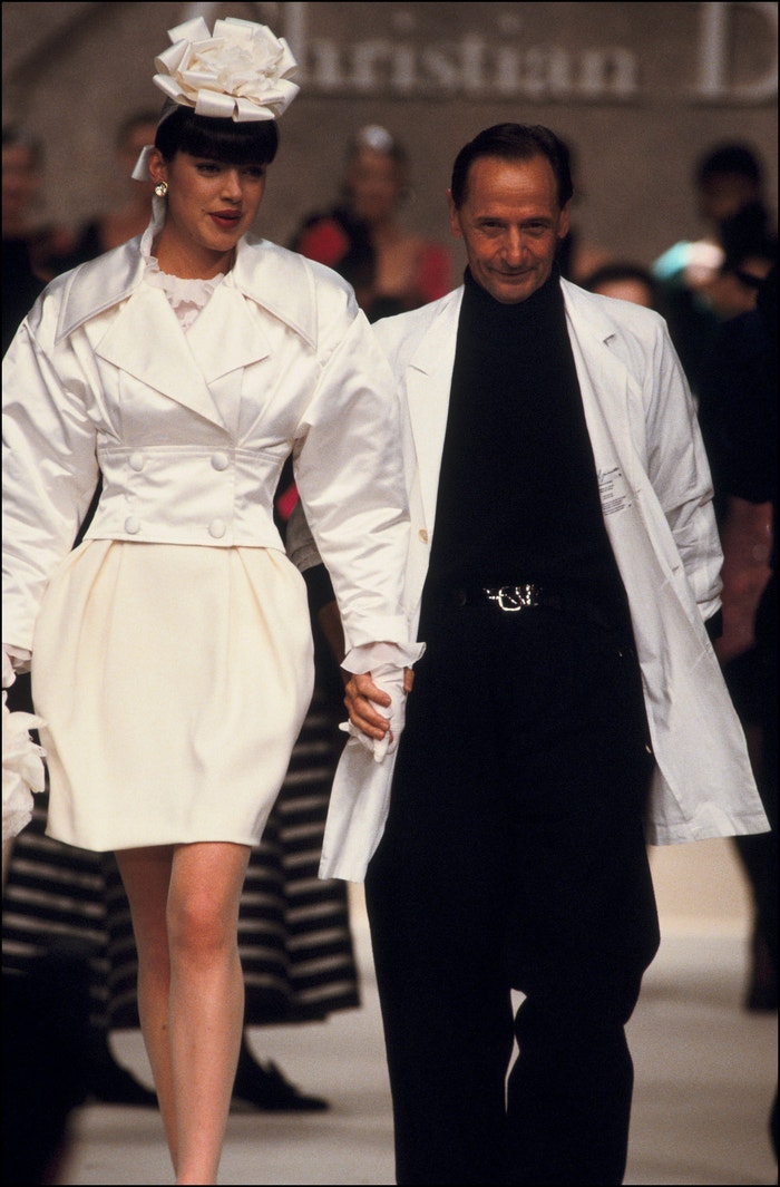 Svatební kostým Dior z kolekce podzim–zima 1988/1989 od Marca Bohana