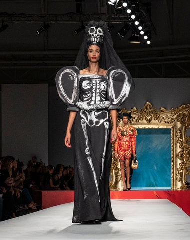 Skeleton Dress: Kde se vzal trend obnažených kostí?