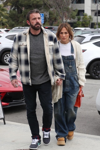 Let's make lacláče fancy again. Jennifer Lopez dává další módní lekci