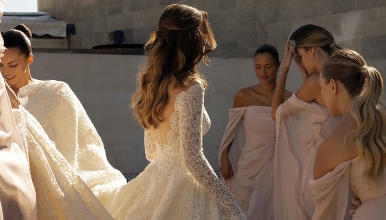 Svatba jako zimní pohádka: tipy na svatební šaty s dlouhými rukávy
Svatba jako zimní pohádka: tipy na svatební šaty s dlouhými rukávy