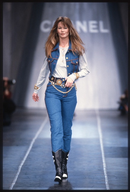 Claudia Schiffer na přehlídce Chanel podzim - zima 1993/1994