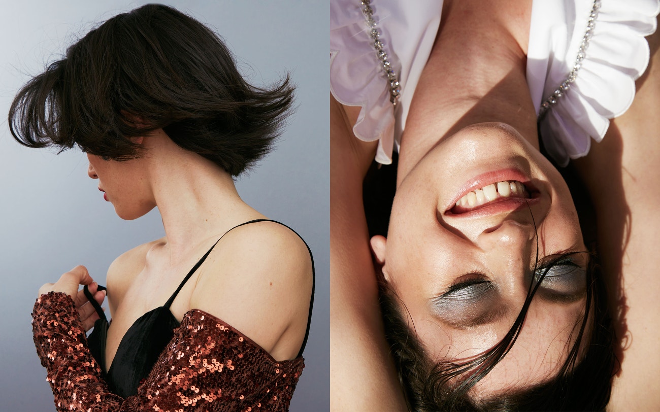  Vlevo: šaty s měděnými flitry, ZAC POSEN      Vpravo: crop top, AREA