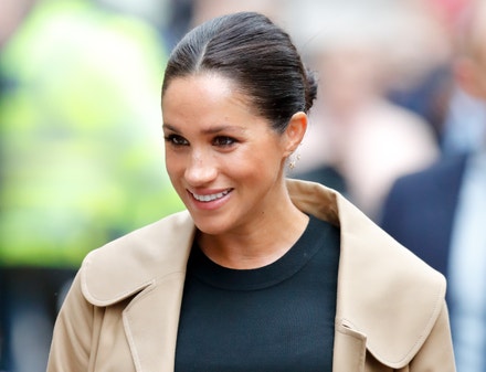 Meghan Markle s náušnicemi Kimaï, Londýn, leden 2019