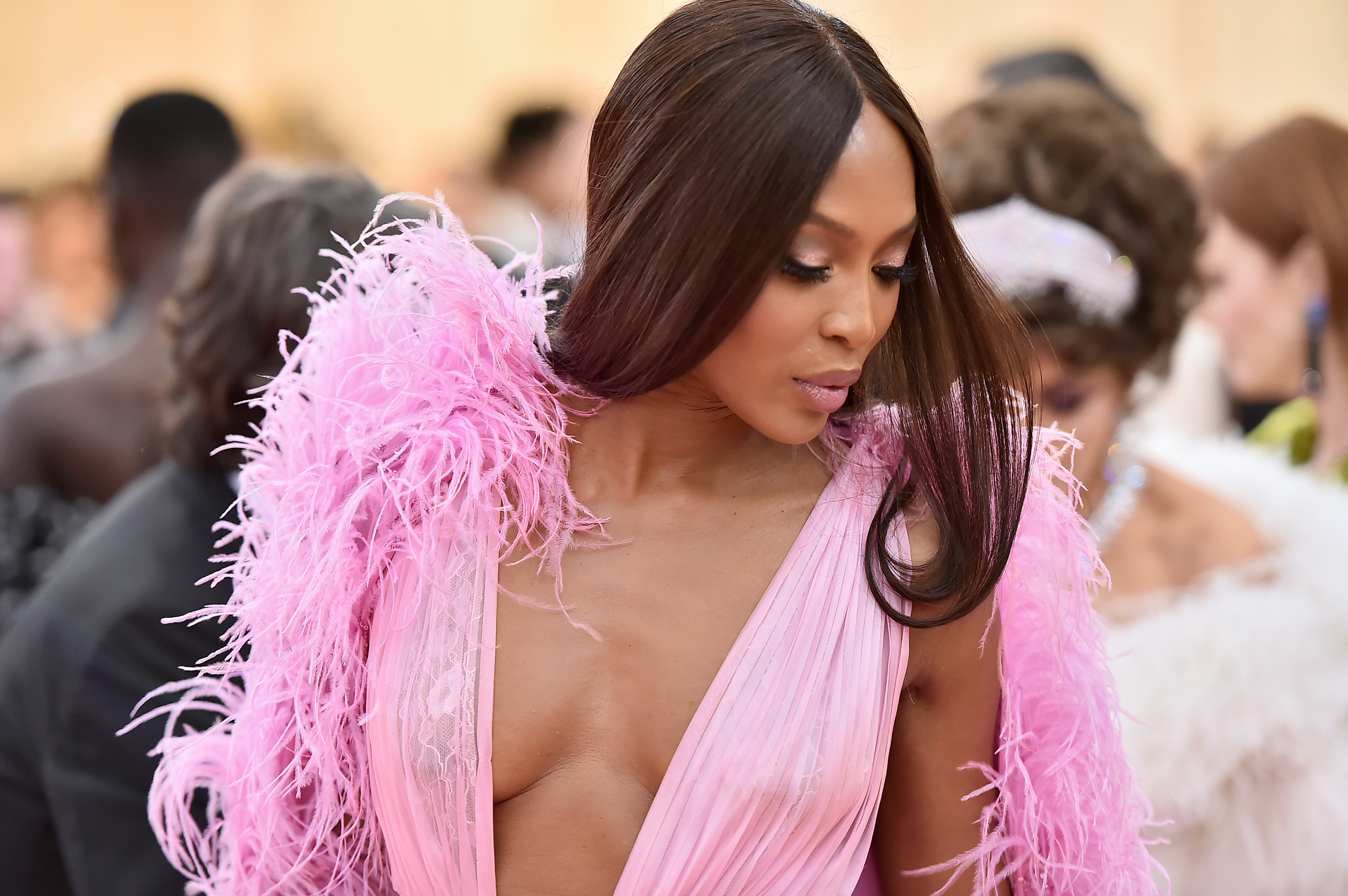 Naomi Campbell v šatech Valentino Haute Couture            Autor: Theo Wargo/WireImage