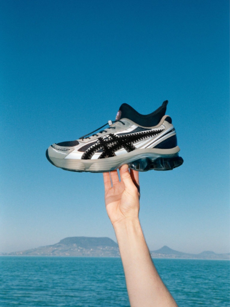 Autor: Asics x Nanushka