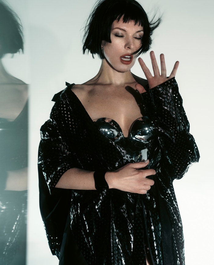 Milla Jovovich pro Vogue CS