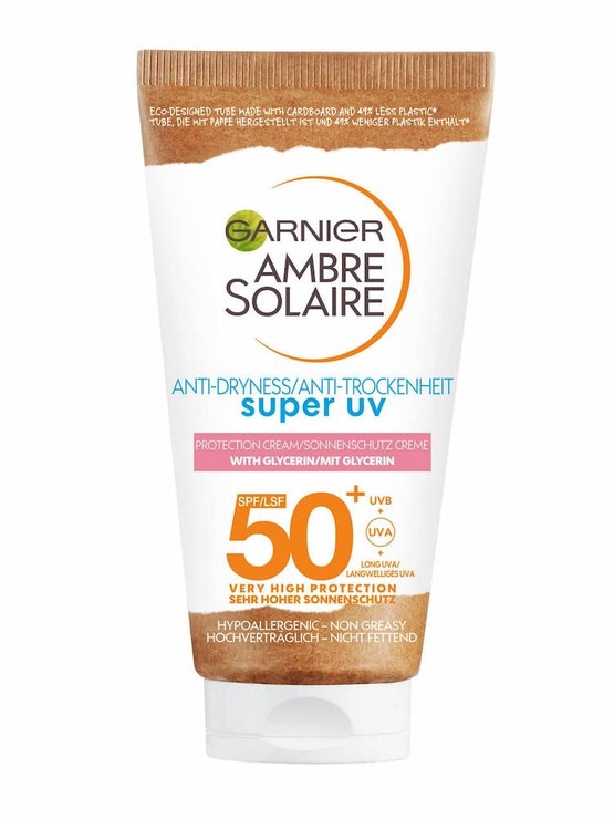 Pleťový hydratační krém Ambre Solaire Anti-Dryness Super UV SPF 50, GARNIER, prodává Benu.cz, 175 Kč