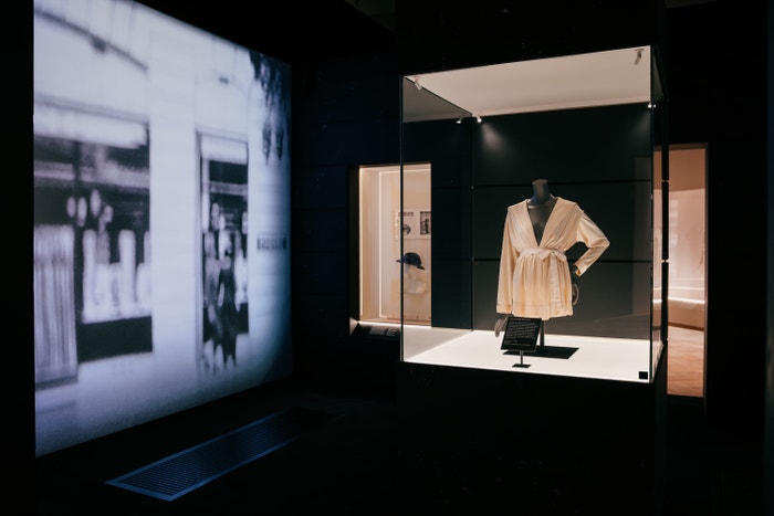 Výstava Chanel: Manifesto v londýnském Victoria & Albert Museum