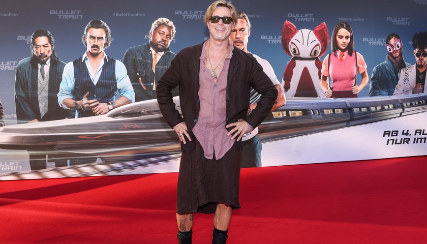 Brad Pitt podlehl novému trendu a na premiéru dorazil v sukni