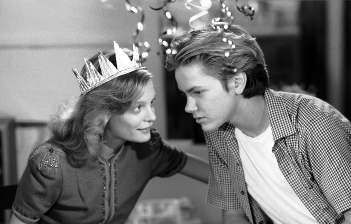Martha Plimpton a River Phoenix ve filmu Čas zastavit se (1988)