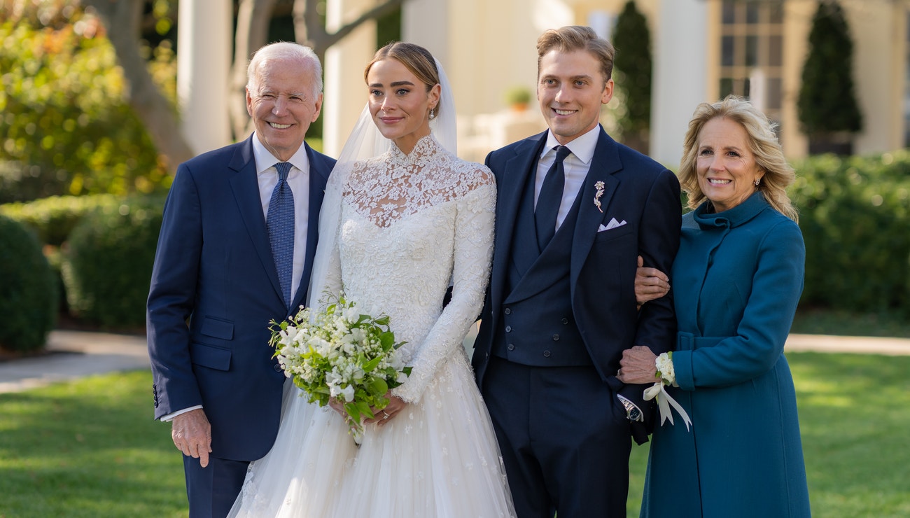 Vnučka amerického prezidenta se vdala v Bílém domě v šatech od Ralpha Laurena
