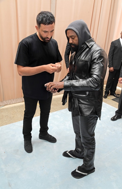 Riccardo Tisci a Kanye West v zákulisí přehlídky Burberry