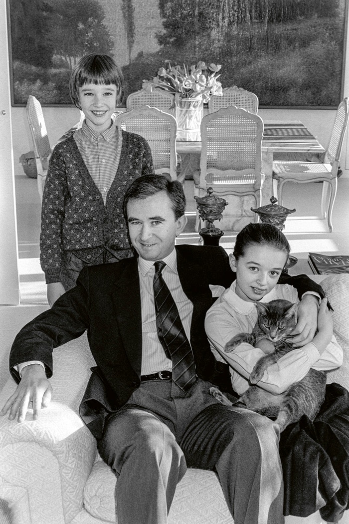 Bernard Arnault se synem Antoinem, dcerou Delphine a kočkou