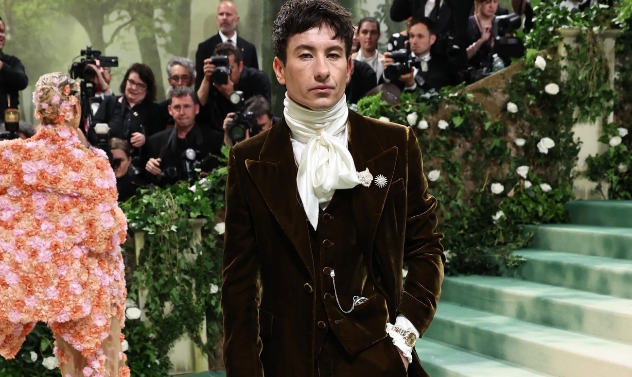 Barry Keoghan v obleku Burberry na Met Gala 2024