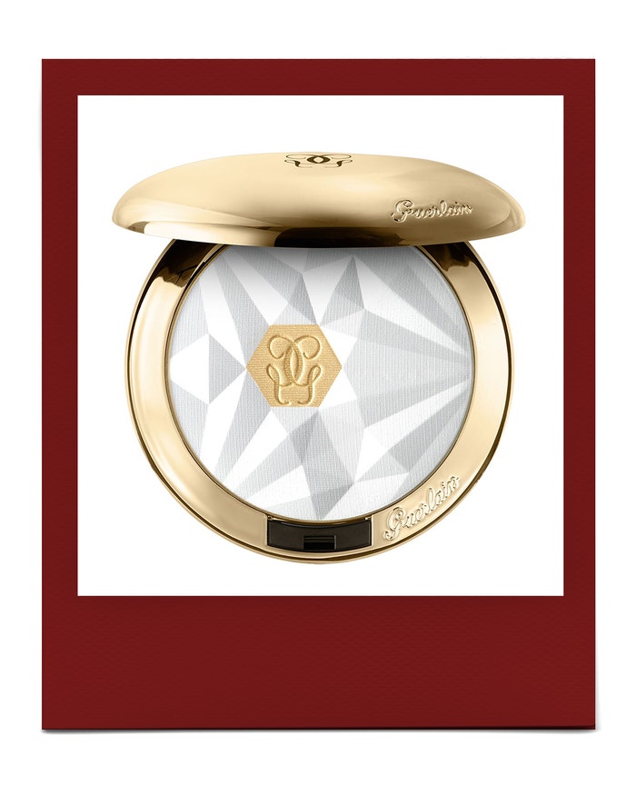 Pudr Parure Gold Radiance Setting Powder, GUERLAIN, 40 € Autor: Archiv značky