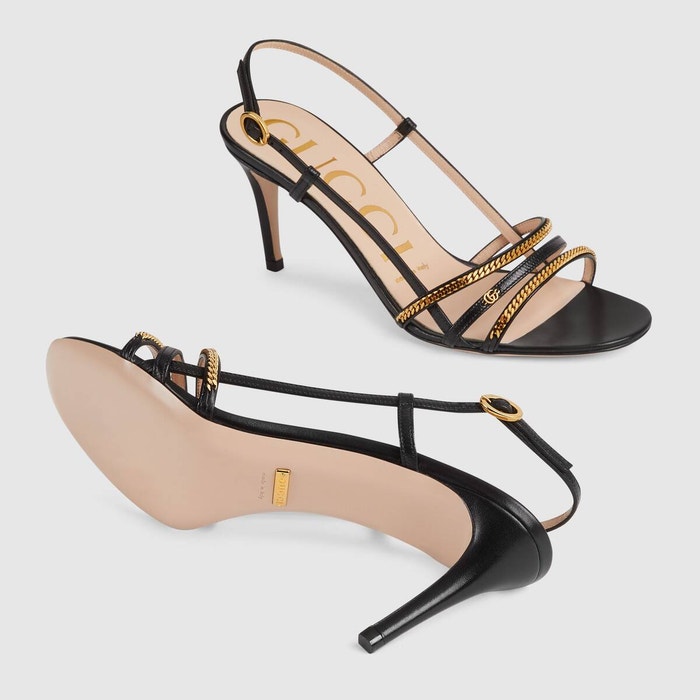 Sandálky na podpatku zdobené zlatými řetízky, Gucci, prodává Gucci, € 890 Autor: Archiv firmy