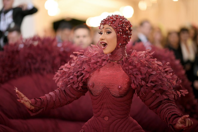 Cardi B na Met Gala 2019, téma Camp: Notes on Fashion, Metropolitní muzeum v New Yorku, květen 2019