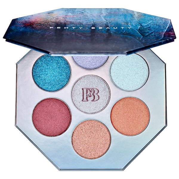 Paleta rozjasňujících pudrů Killawatt Foil Freestyle Highlighter Palette, Fenty Beauty (prodává Sephora), 1250 Kč