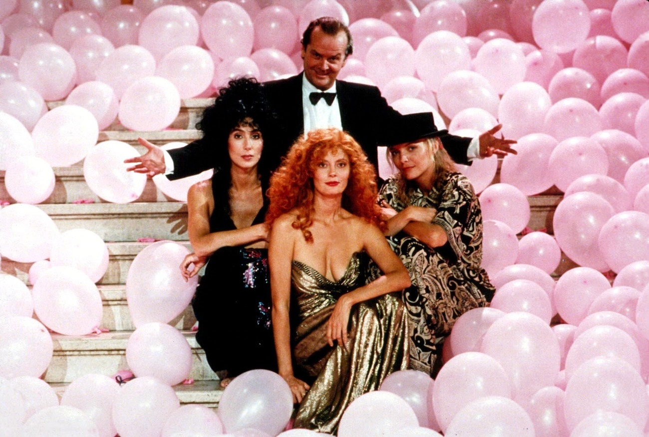 Jack Nicholson, Cher, Susan Sarandon a Michelle Pfeiffer ve filmu Čarodějky z Eastwicku (1987)