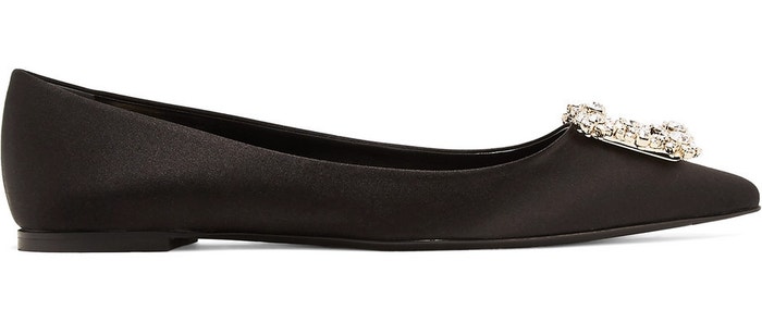 Černé saténové balerínky se štrasovou sponou, Roger Vivier, prodává Net-a-porter, 1450 €