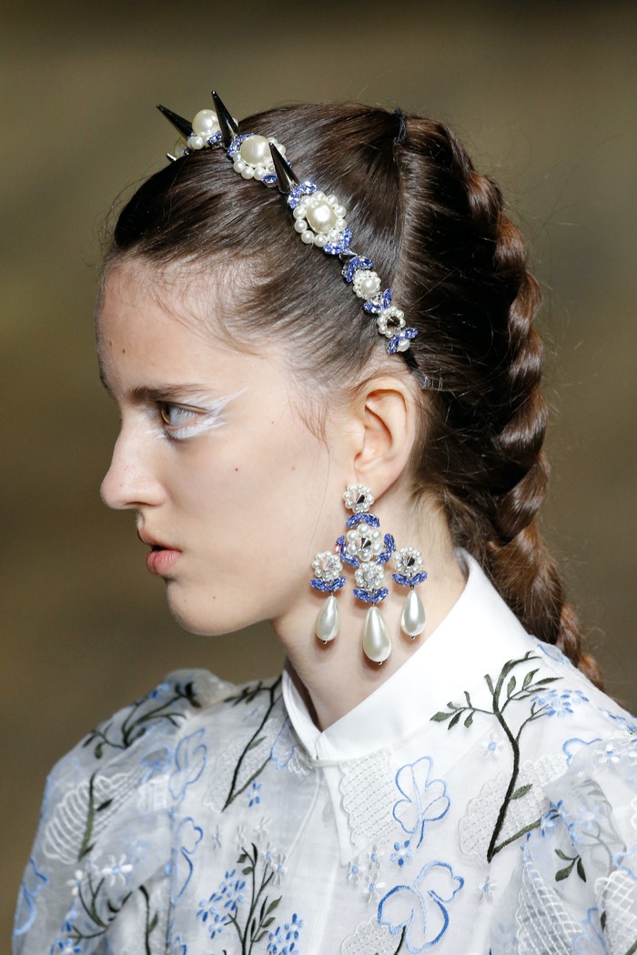 Simone Rocha jaro - léto 2020          Autor: Victor VIRGILE/Gamma-Rapho via Getty Images