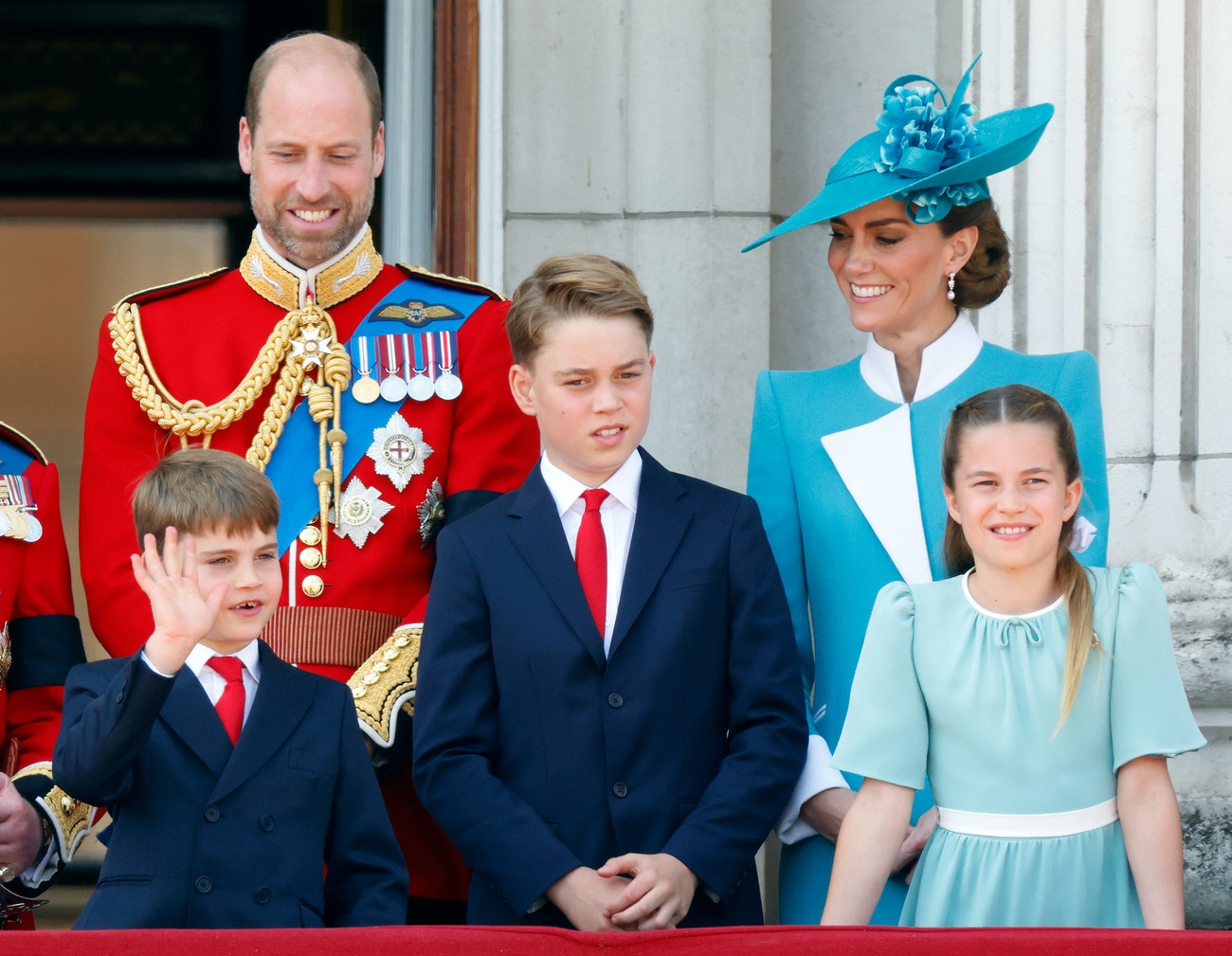 Princ William, princ Louis z Walesu, princ George z Walesu, princezna Catherine a princezna Charlotte z Walesu na balkóně Buckinghamského paláce během ceremoniálu Trooping the Colour, 14. června 2025
