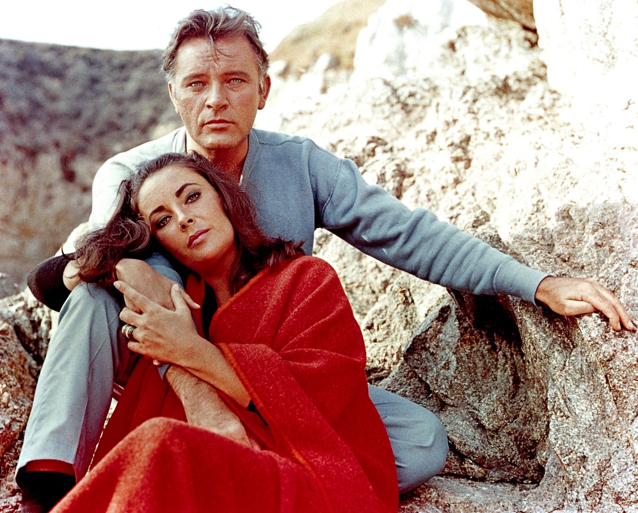 Elizabeth Taylor a Richard Burton při natáčení filmu Písečný ptáček, 1965