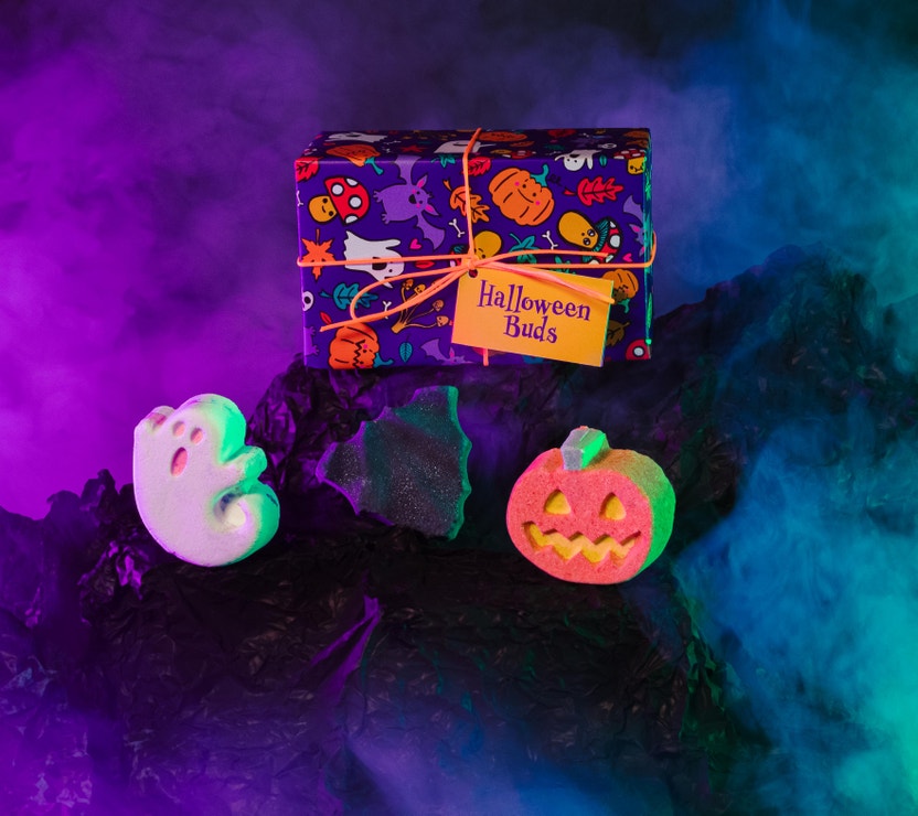 Trio halloweenských koupelových bomb pro zahřátí a zpříjemnění dlouhých podzimních večerů, Lush, prodává Lush, 700 Kč