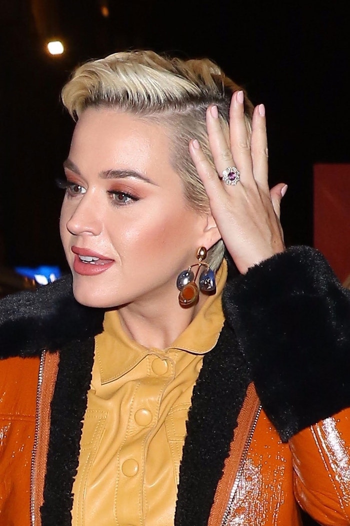 Katy Perry a její zásnubní prsten Autor: Getty Images