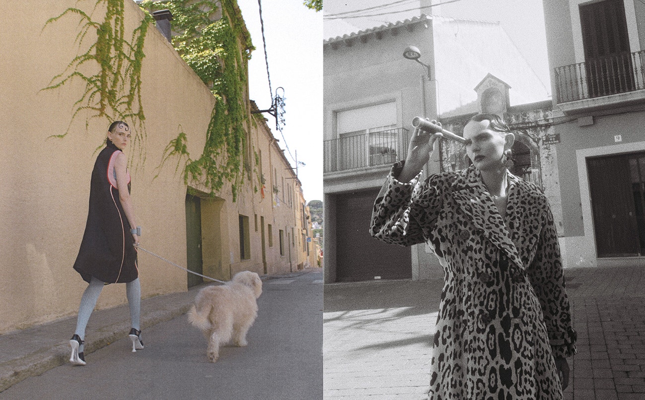 Vlevo: šaty, boty, punčocháče, vše Prada.  Vpravo: kabát, punčocháče, obojí Miu Miu; náušnice, Moschino.