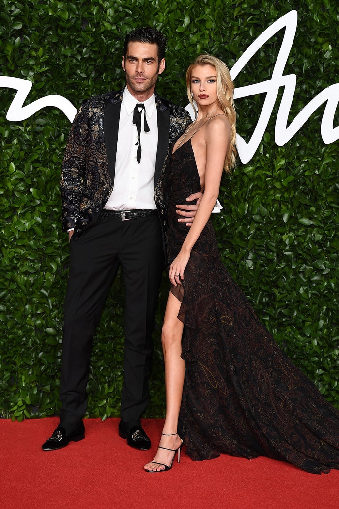 Jon Kortajarena a Stella Maxwell v šatech Etro Autor: Getty Images